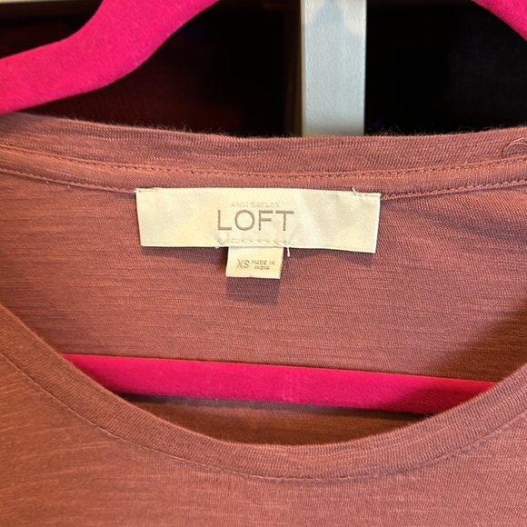 Loft mauve short sleeve embroidered t shirt size XS - Picture 2 of 3